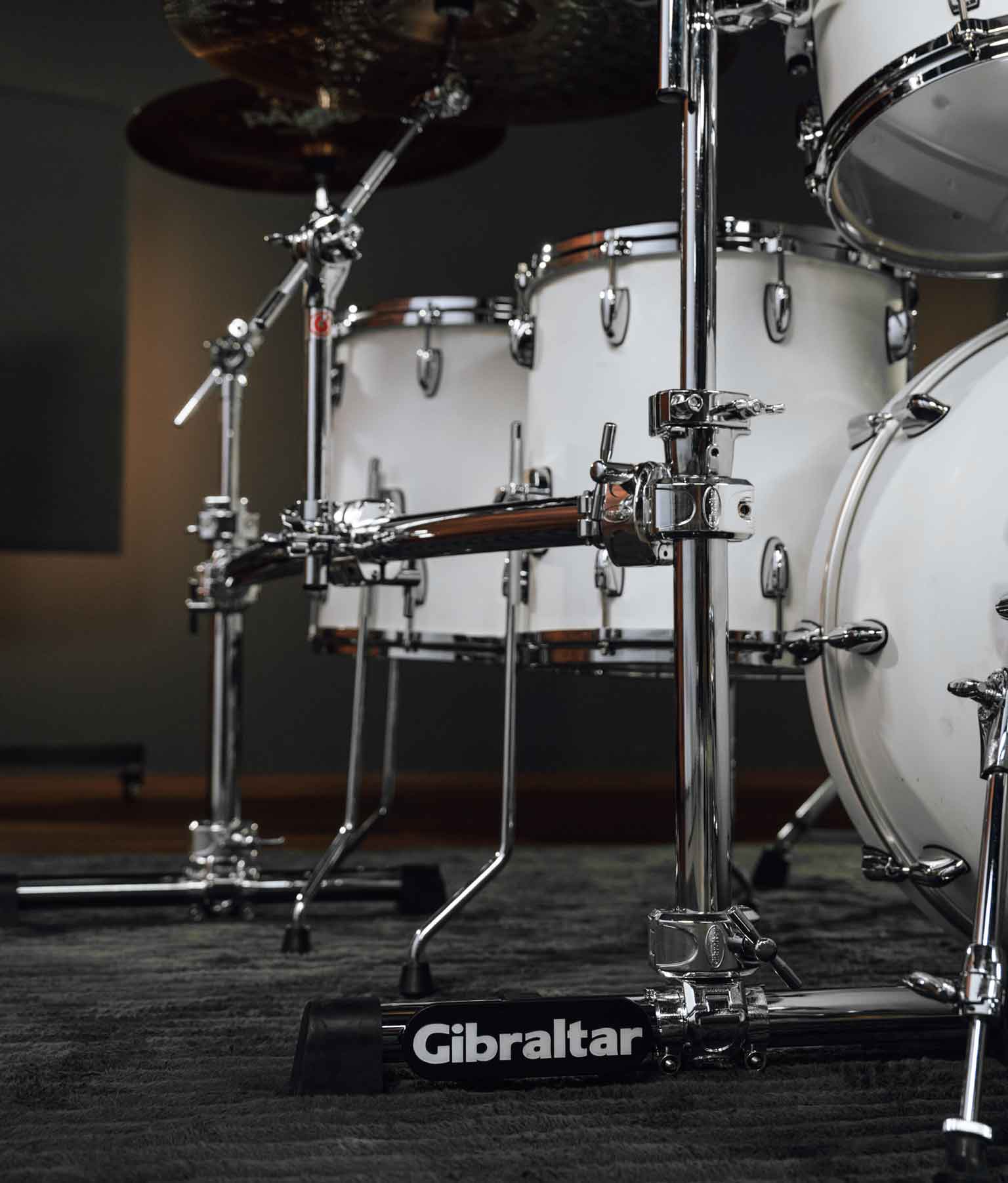 gibraltar-stealth-series-rack-batterie-courbe-compact-chrome image 7