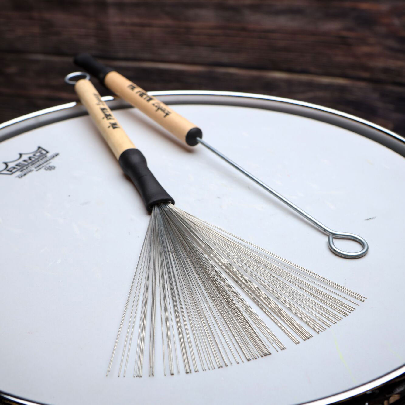 vic-firth-brushes-legacy-balais-batterie-r-tractables-manche-bois image 6