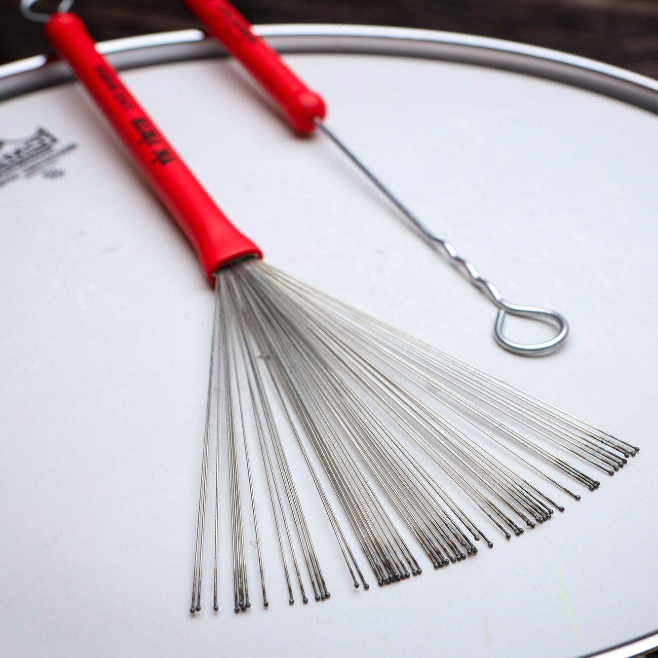 vic-firth-live-wires-balais-batterie-r-tractable-perle image 7